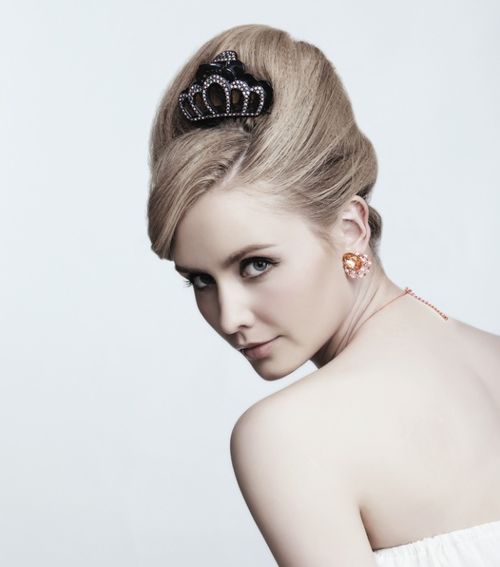 廣州抓夾飾品批發廠,為知名化妝品店提供贈品飾品生產